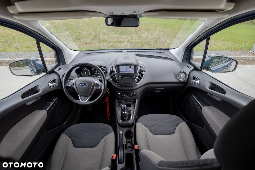 Ford Tourneo Courier - 17