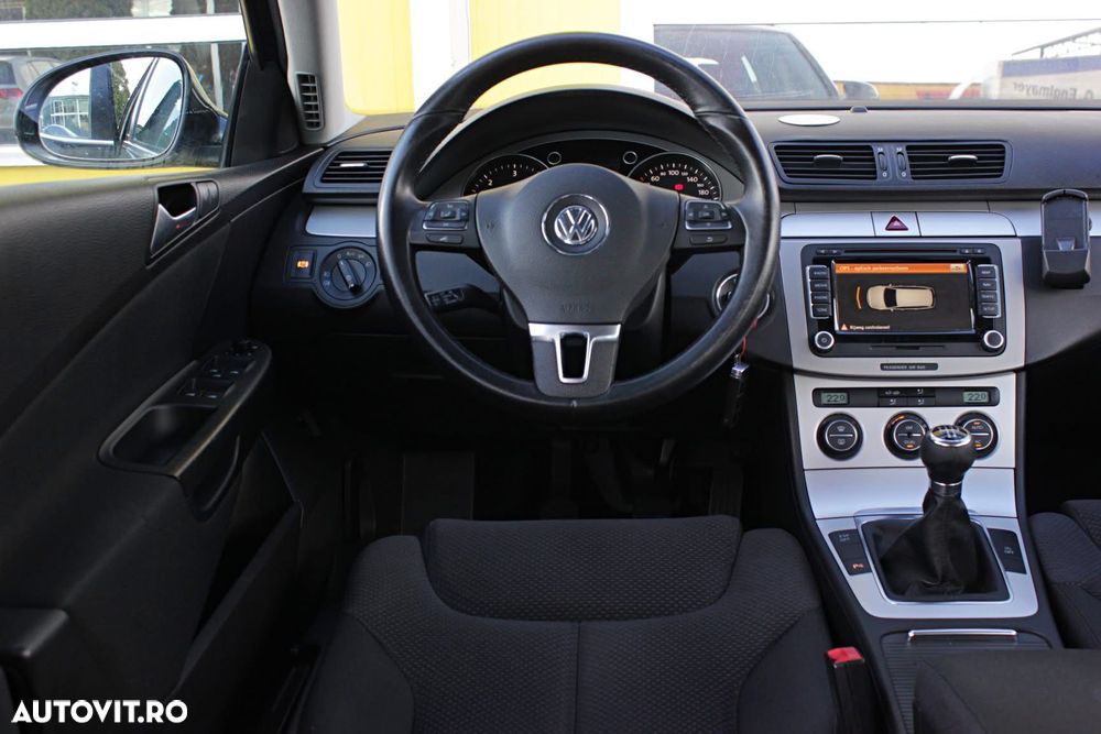 Volkswagen Passat 2.0 TDI DPF Comfortline Blue Motion Technology - 16