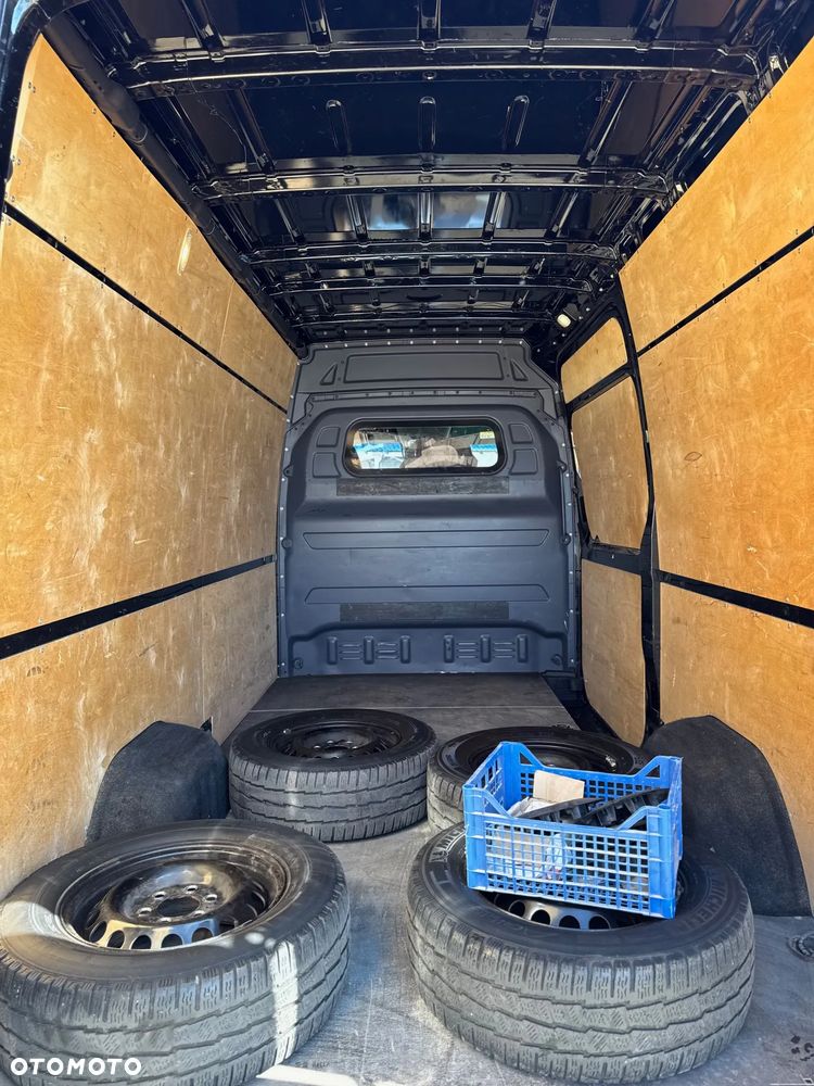 Mercedes-Benz Sprinter - 11