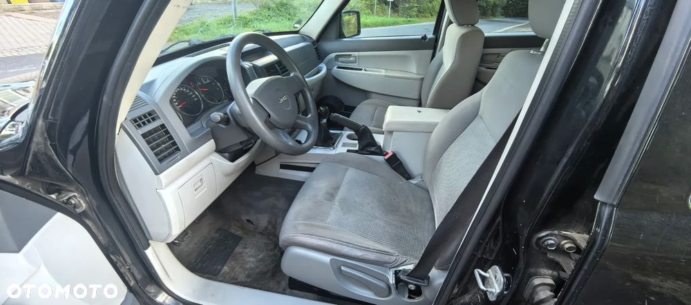 Jeep Cherokee - 10