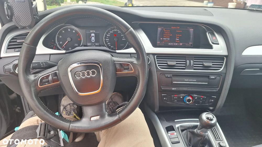 Audi A4 Limousine - 14