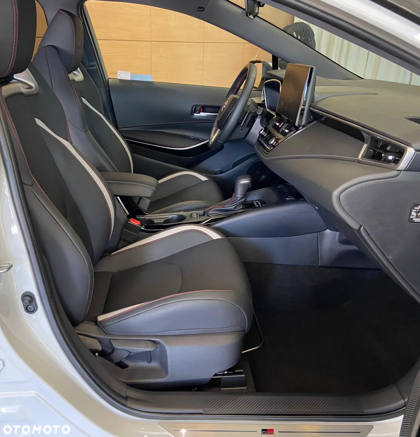 Toyota Corolla 2.0 Hybrid GR Sport Dynamic - 17