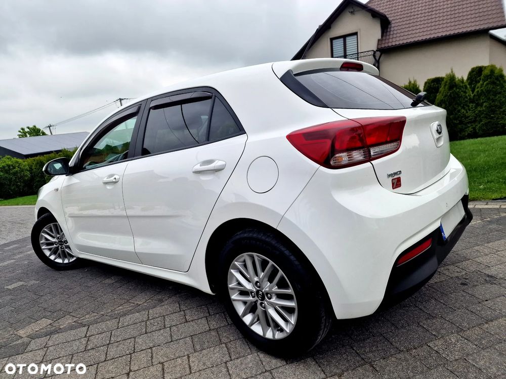 Kia Rio 1.4 L - 3