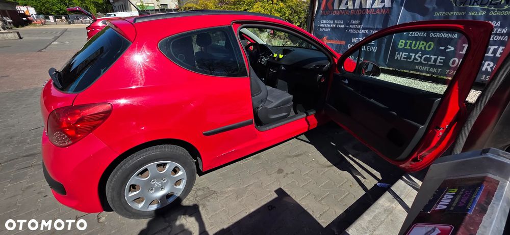 Peugeot 207 - 8