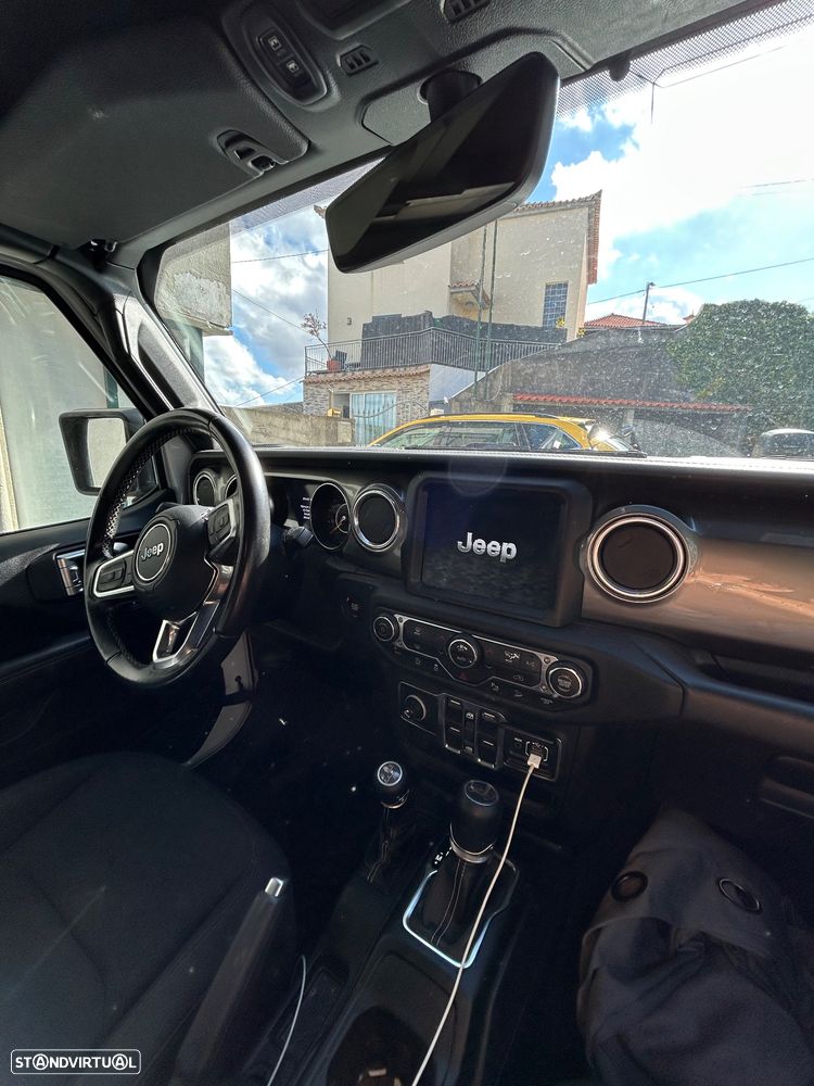 Jeep Wrangler Unlimited 3.8 Auto Sahara - 13