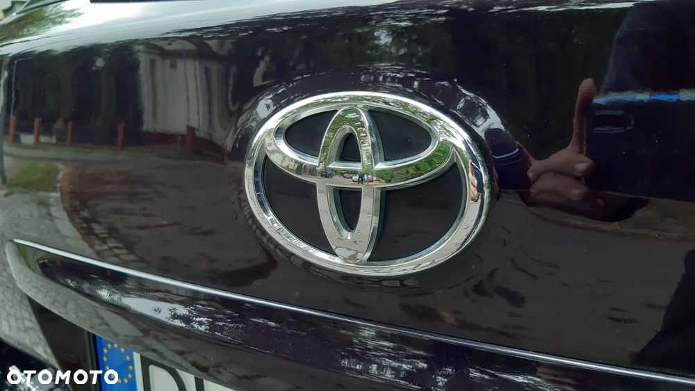 Toyota Avensis 1.6 Active - 24