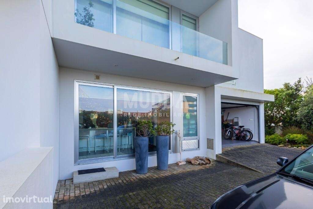 Viver na Torreira: Moradia T4 com Luz Natural e Espaço Exterior Único - Grande imagem: 2/46