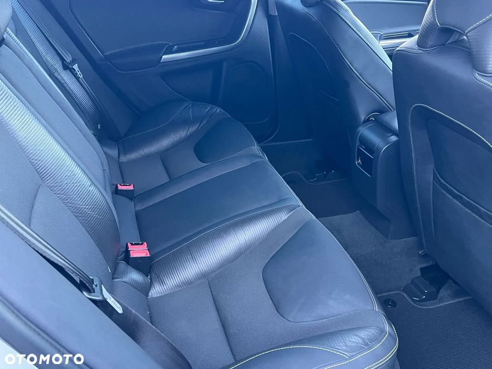 Volvo S60 D5 R-Design Summum - 26