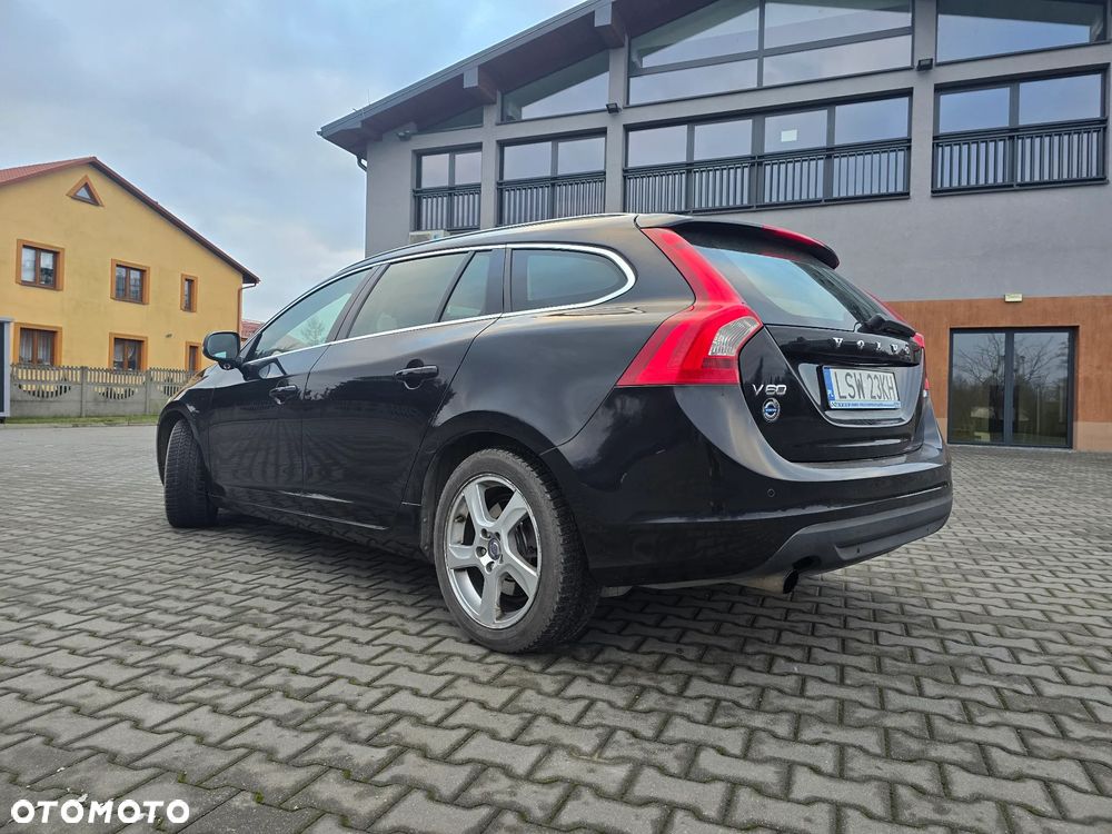 Volvo V60 D3 Geartronic Summum - 4