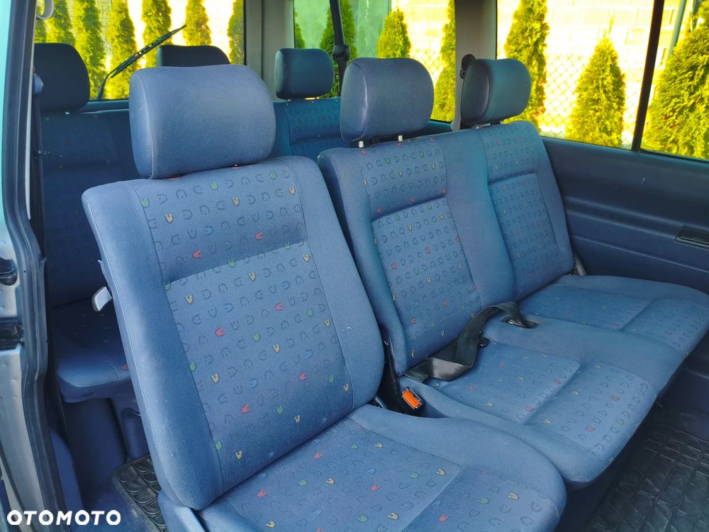 Volkswagen Caravelle - 14