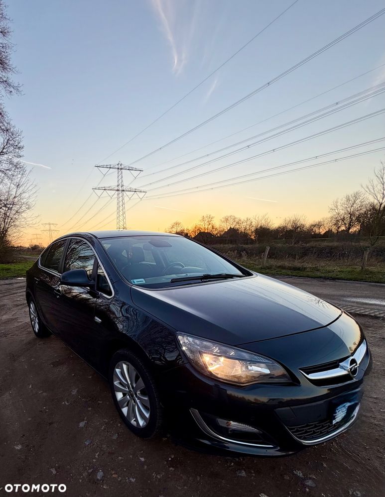 Opel Astra 1.4 T Executive - 8