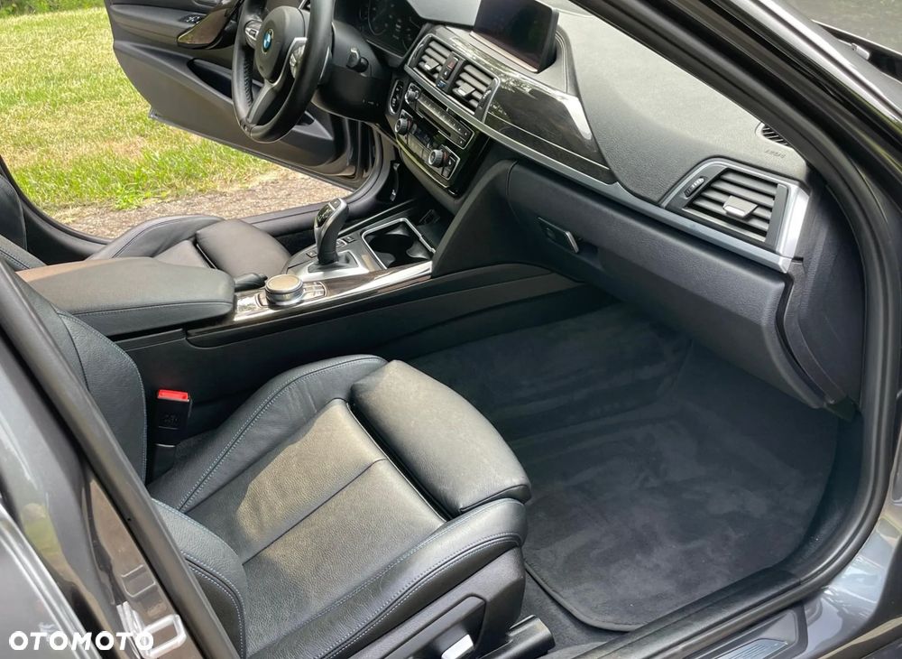 BMW Seria 3 330i xDrive Edition M Sport Shadow - 14
