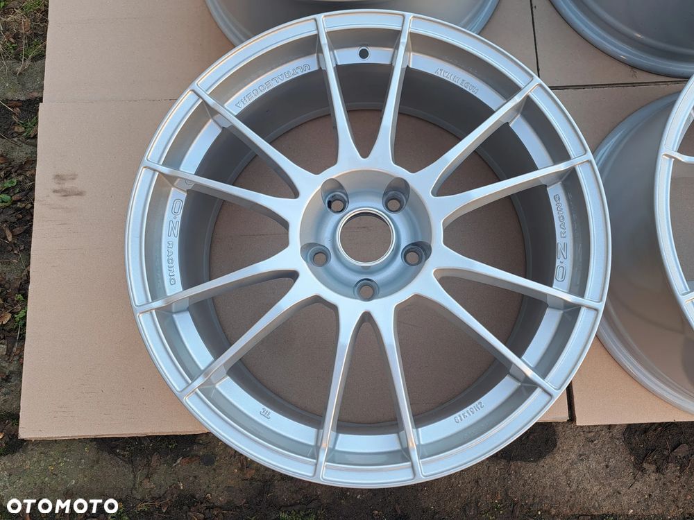OZ O.Z Racing Ultraleggera 19 8j et35 BMW 1 3 5 E90 E91 F30 F31 F10 5x120 - 2