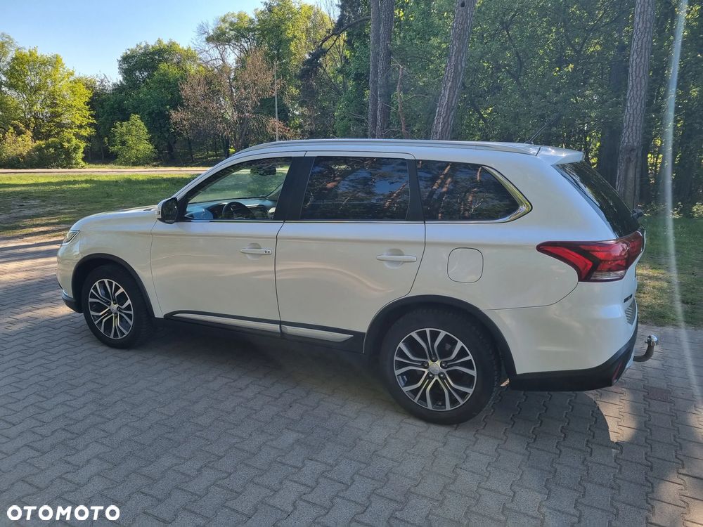 Mitsubishi Outlander 2.2 DI-D 4WD Automatik SUV-Star+ - 2