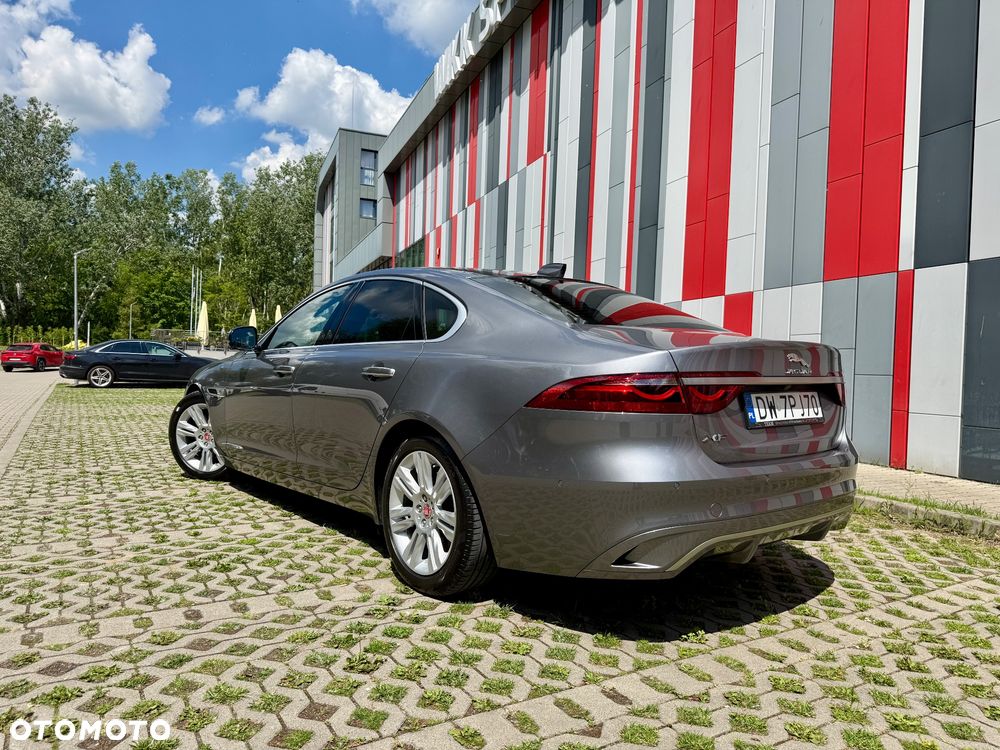 Jaguar XF 2.0 D200 S - 10