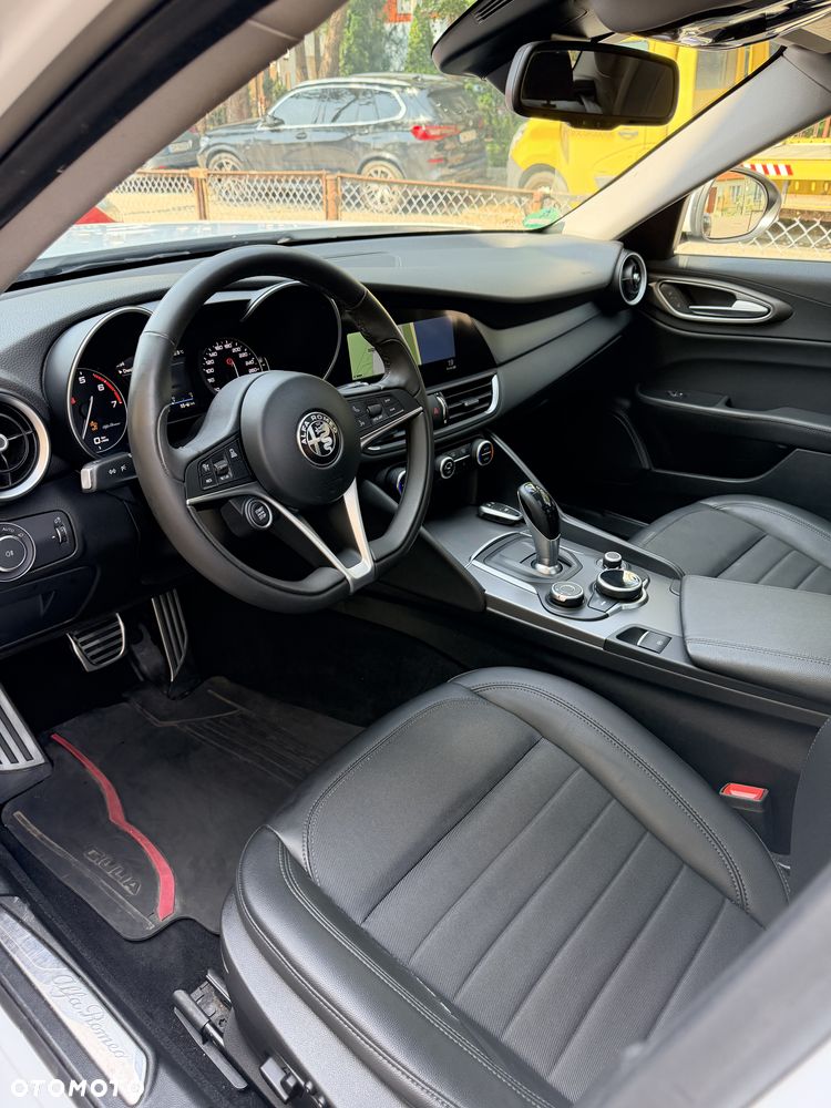 Alfa Romeo Giulia 2.0 Turbo 16V AT8 - 9