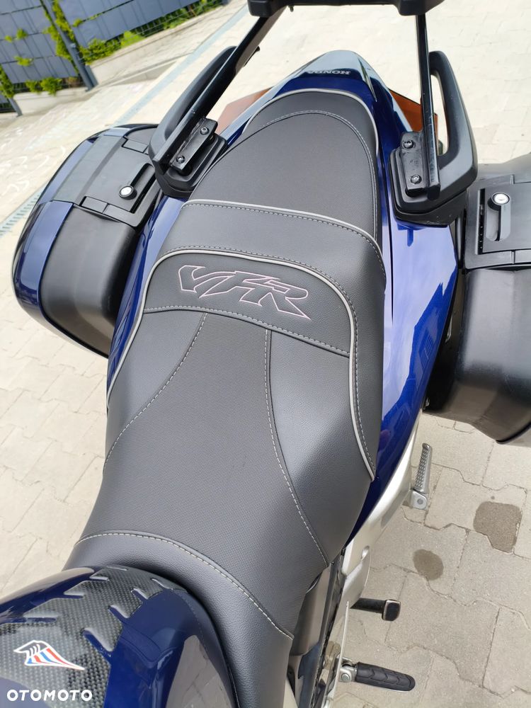 Honda VFR - 8