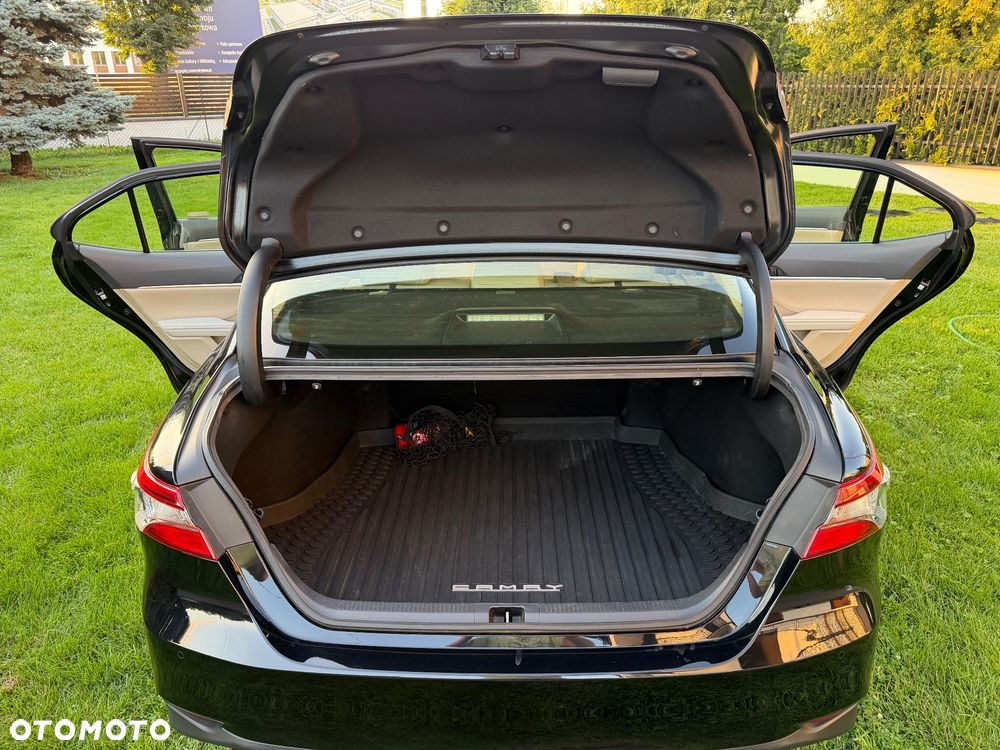Toyota Camry - 23