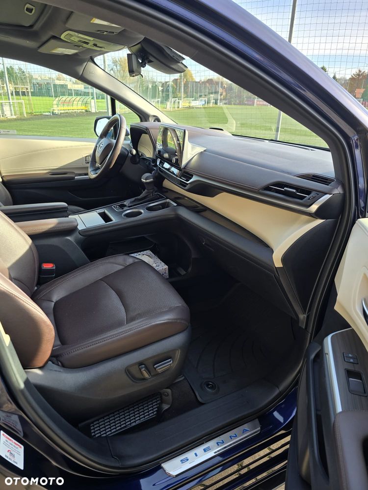 Toyota Sienna - 10