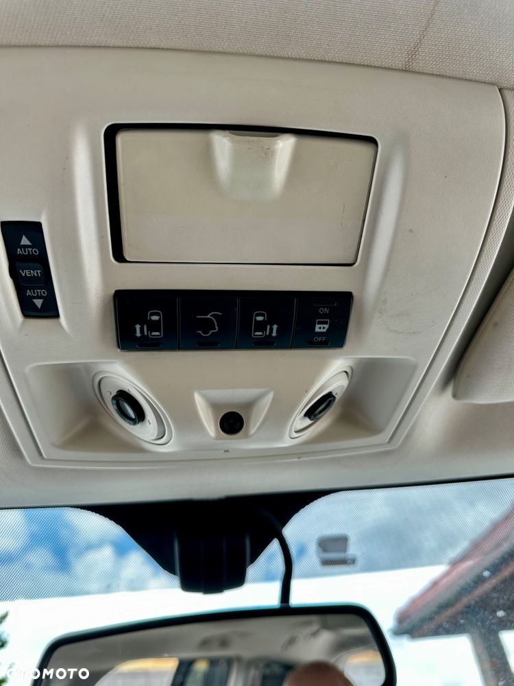 Chrysler Grand Voyager 3.8 V6 Limited - 32