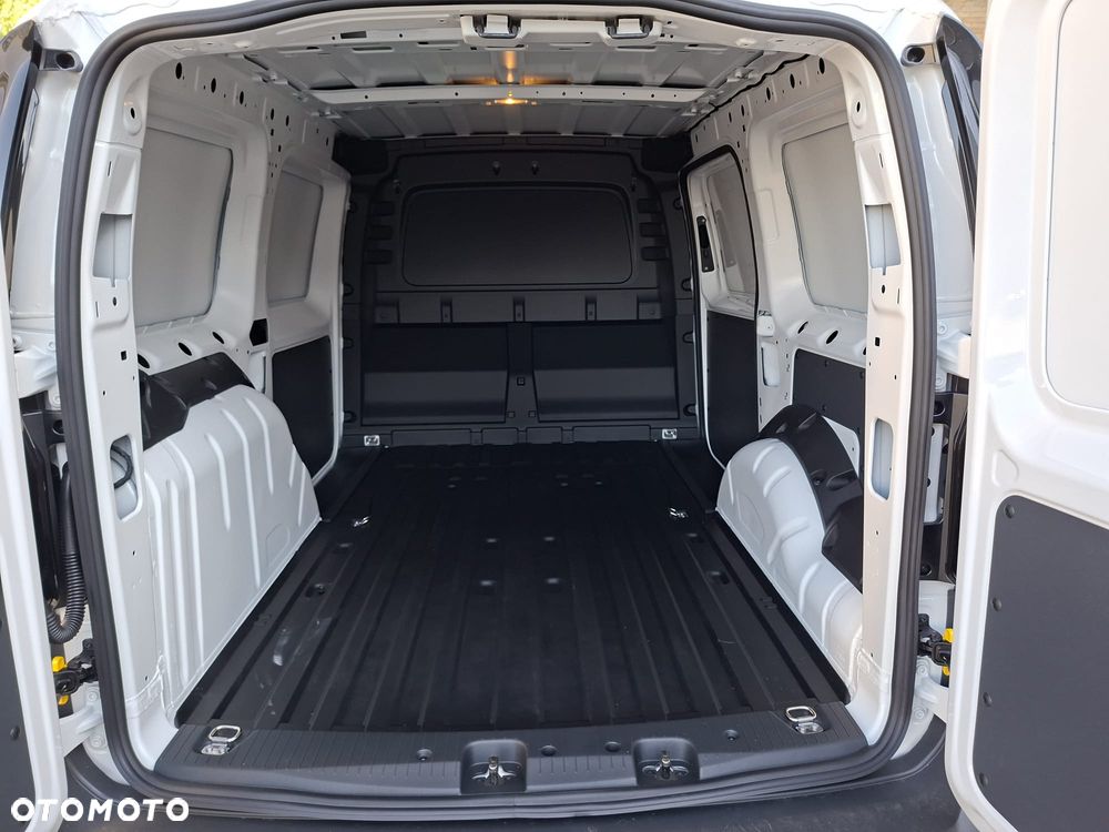 Volkswagen Caddy Cargo Maxi Hak silnik: 2,0 l TDI EU6 102 KM / skrzynia biegów: manualna 6-biegowa rozstaw osi: 2970 mm - 10