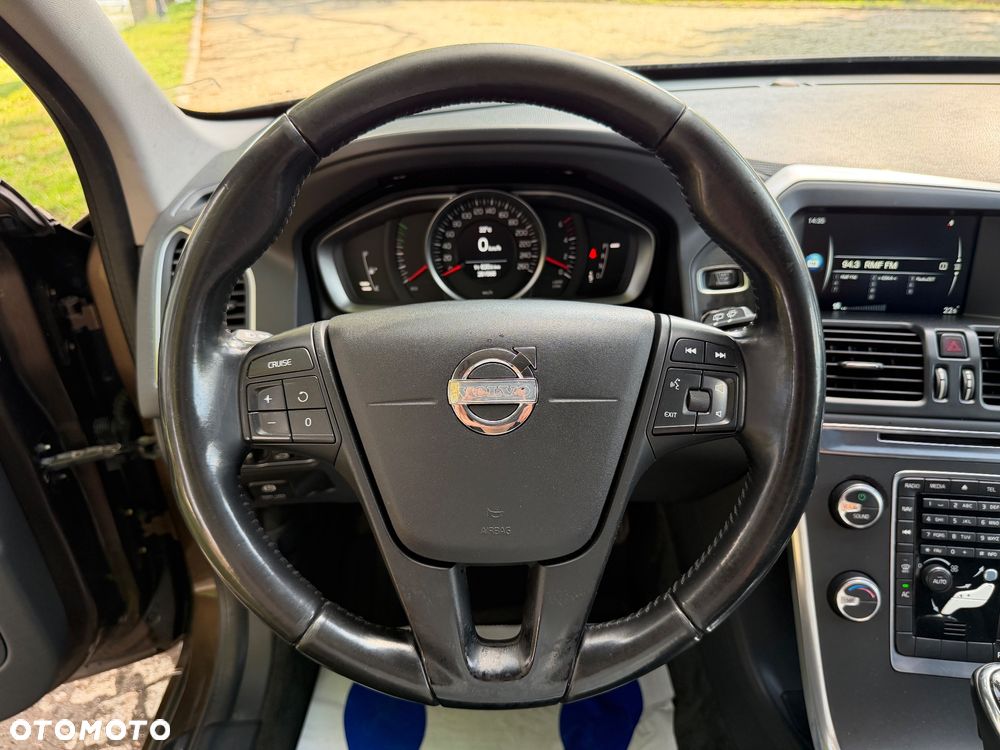 Volvo XC 60 D3 Geartronic Momentum - 28