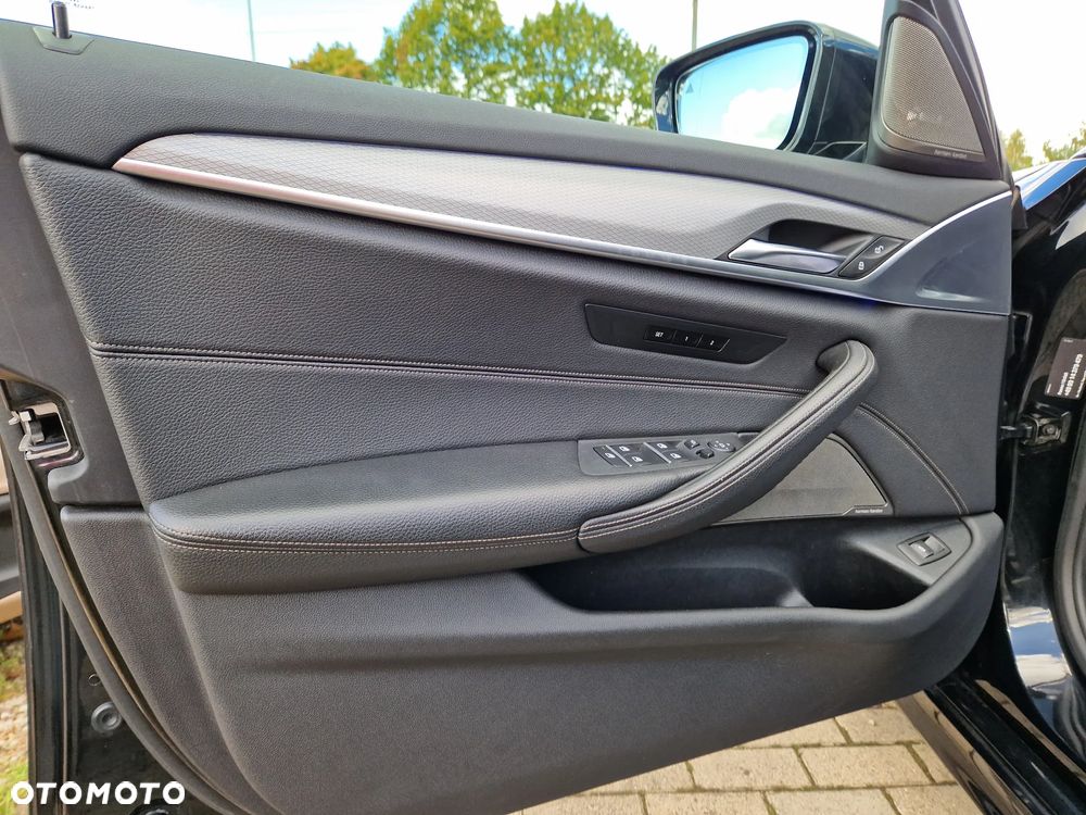 BMW Seria 5 530d Touring Sport Line - 35