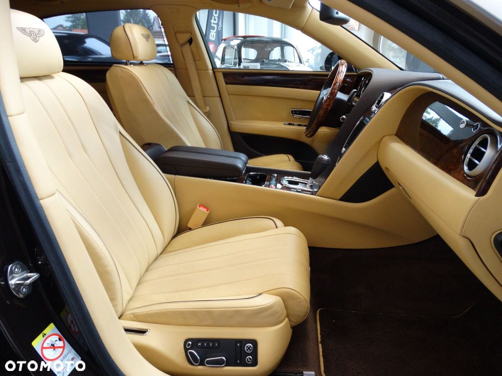 Bentley Flying Spur - 32
