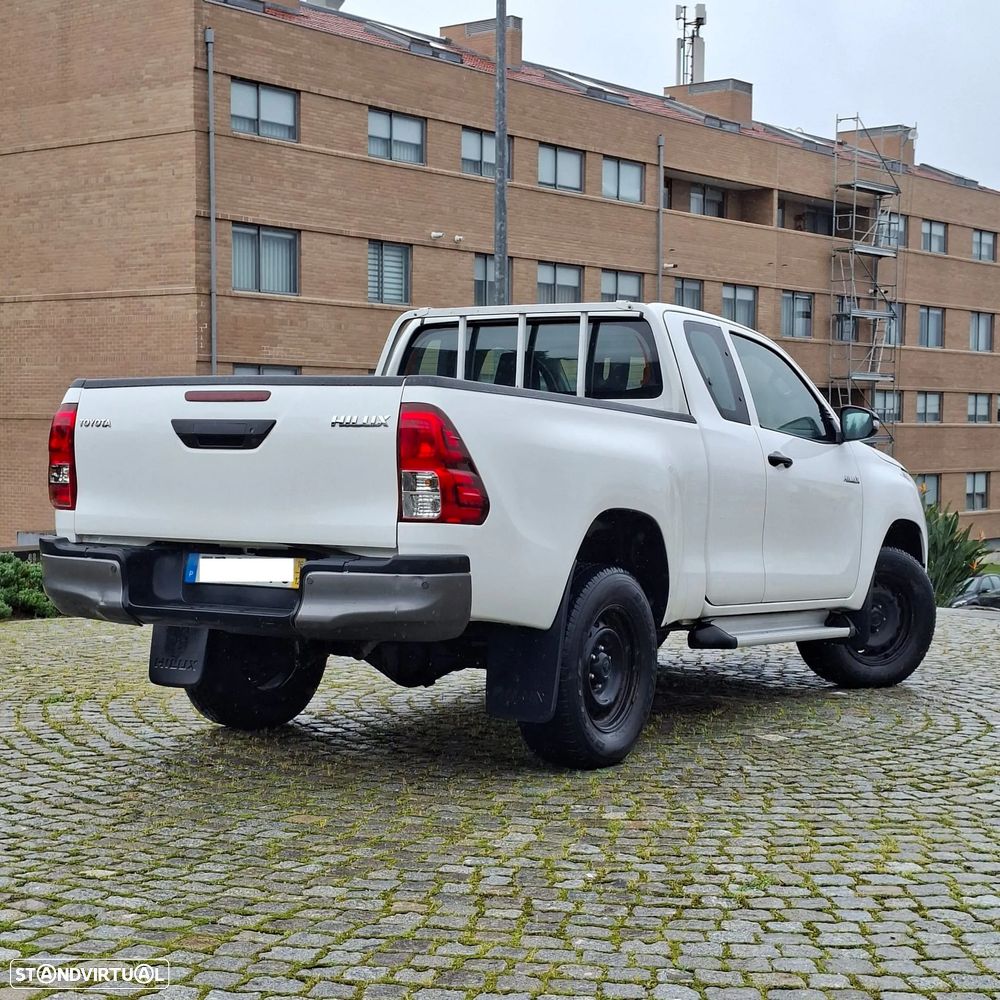Toyota Hilux 2.4 D-4D 2WD CE CM 3L (Apenas 37.000kms) - 3