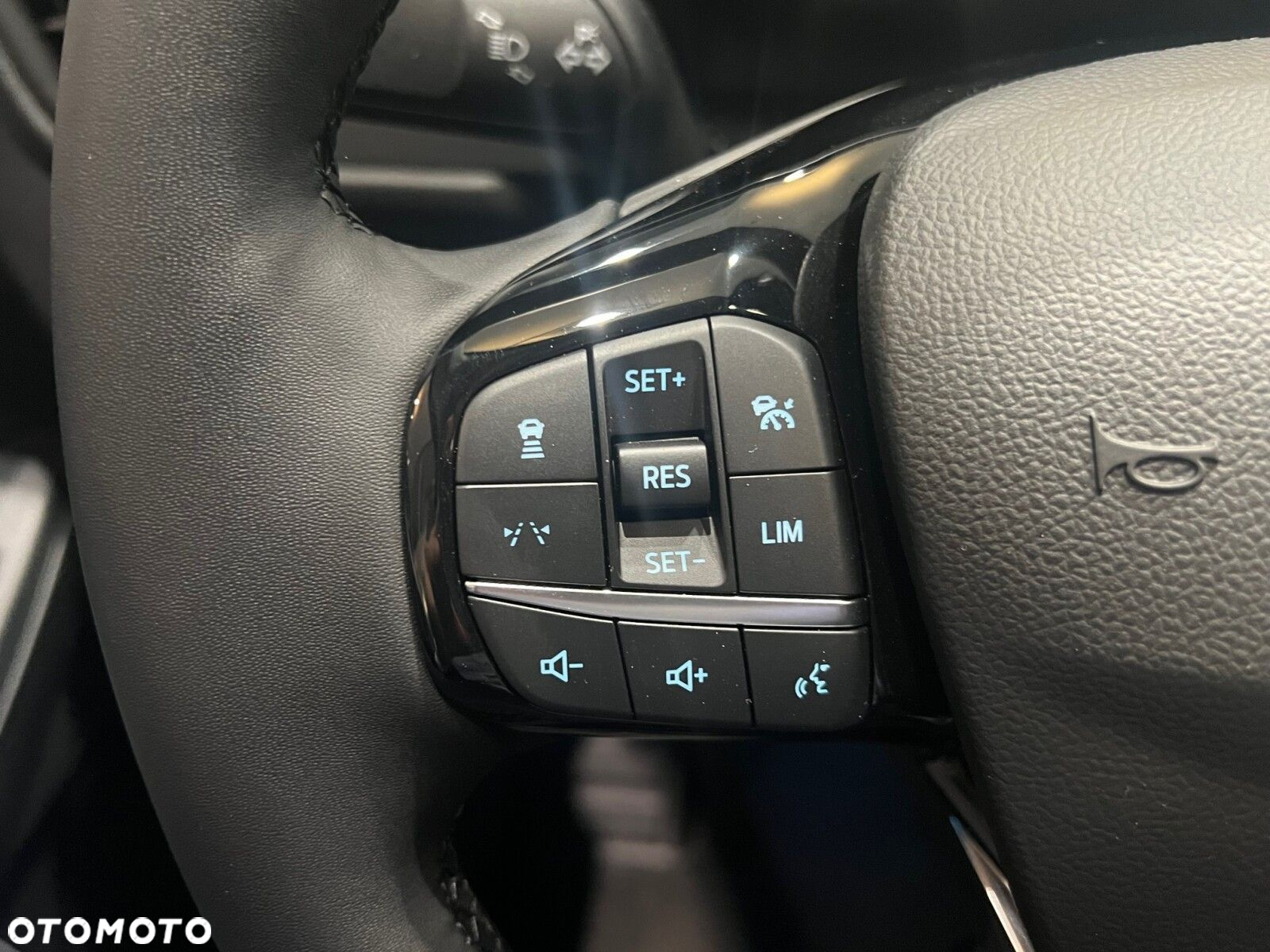 Ford Kuga - 8