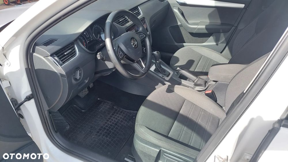 Skoda Octavia 1.6 TDI DSG Drive - 12