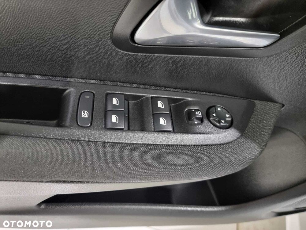 Peugeot 208 - 20