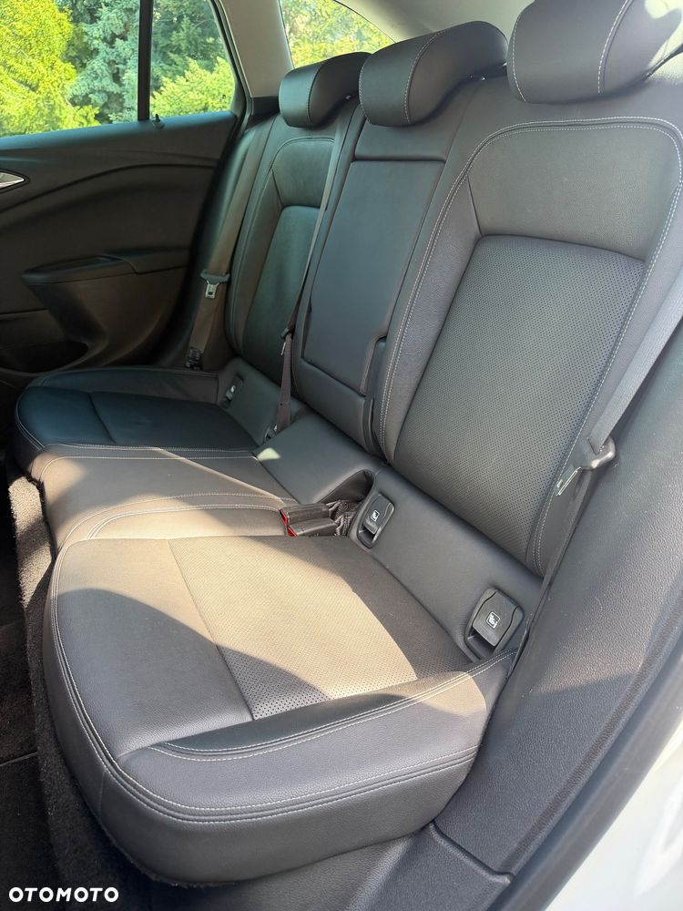 Opel Astra 1.4 Turbo Innovation - 23