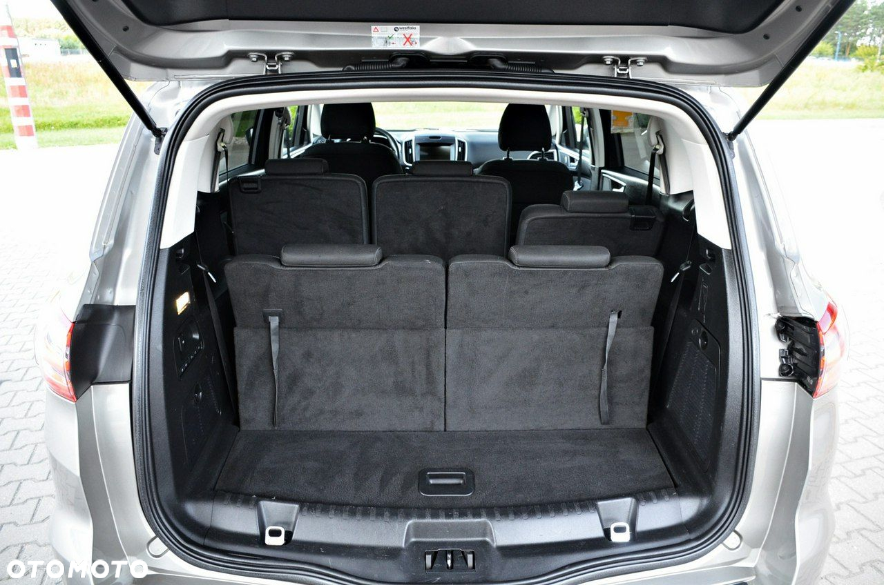 Ford S-Max - 12