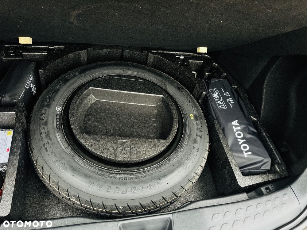 Toyota C-HR Business-Edition - 38