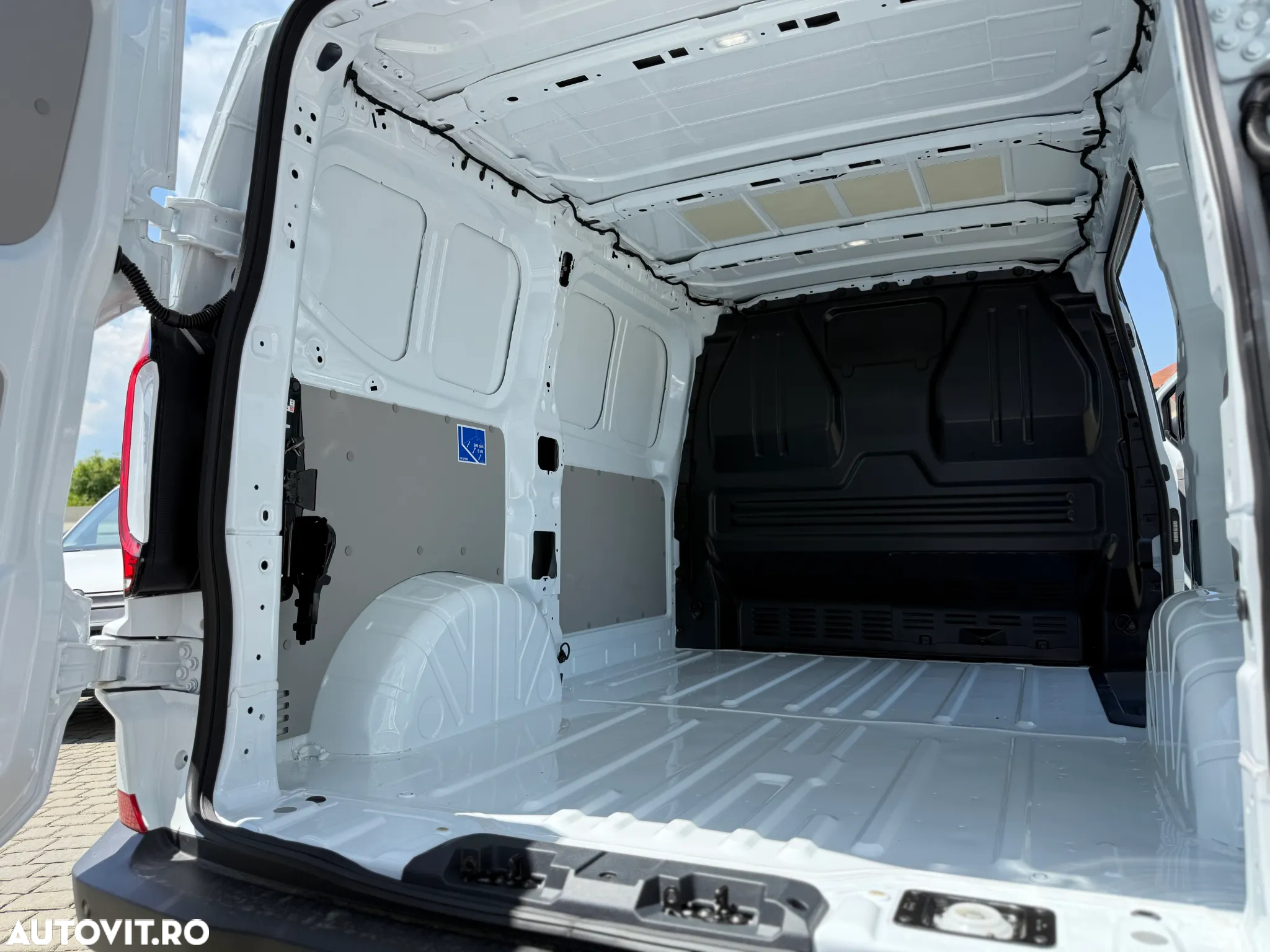 Volkswagen Transporter - 12