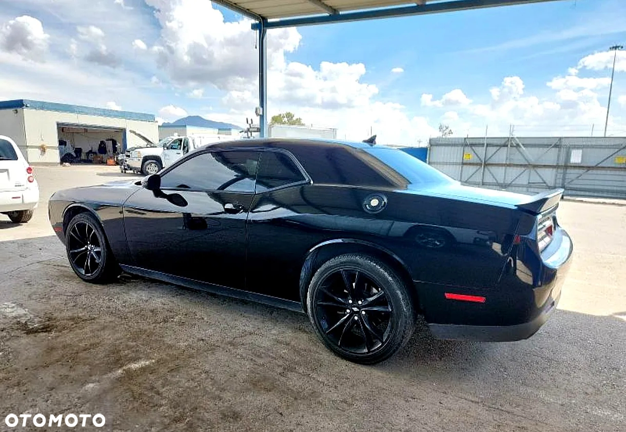Dodge Challenger - 4