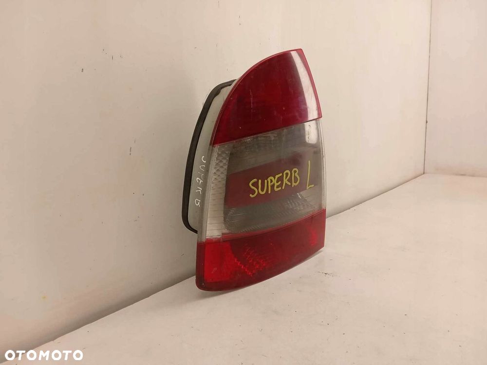 LAMPA LEWA TYŁ TYLNA SKODA SUPERB I 06-08 - 2