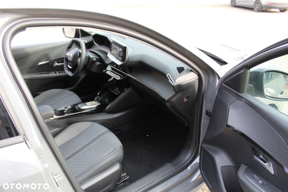 Peugeot 208 - 33
