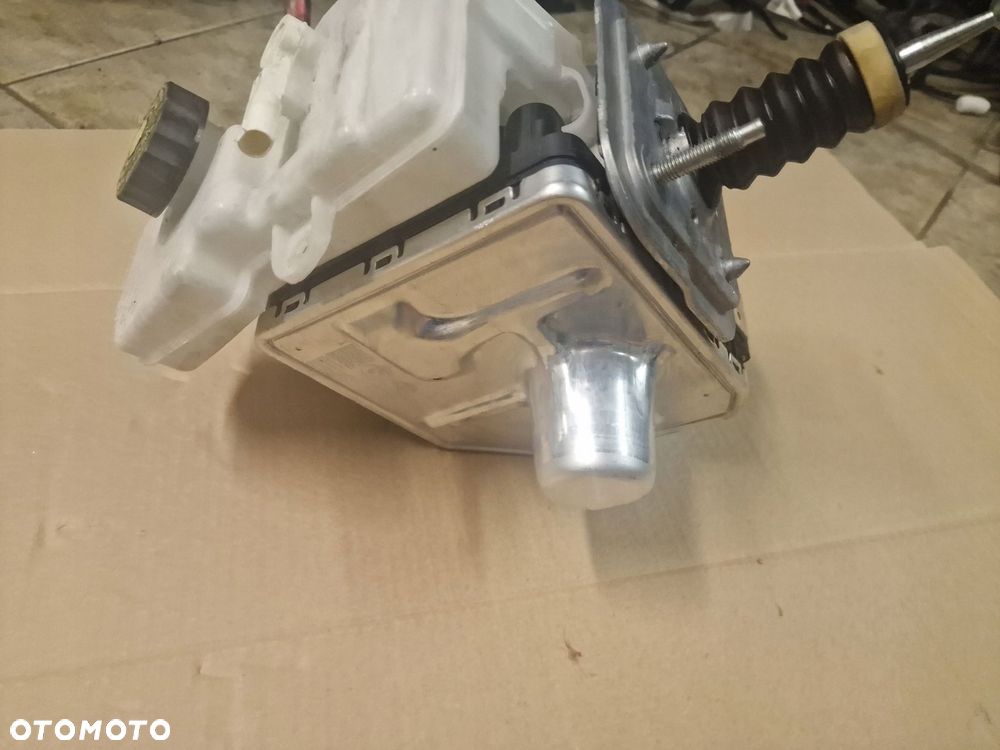 pompa abs bmw 8 gran coupe 2022 rok - 5