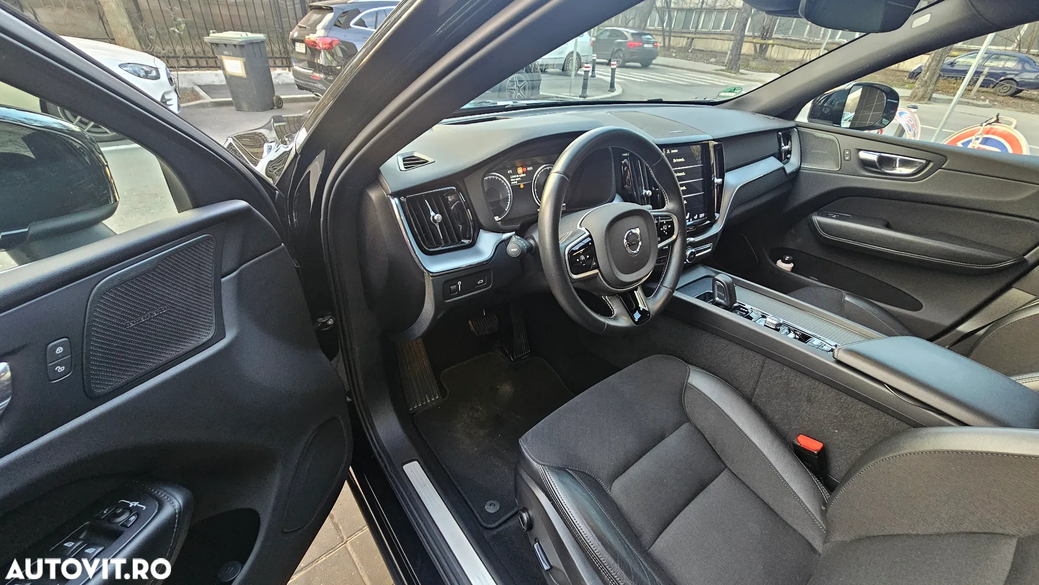 Volvo XC 60 B5 AWD Momentum Pro - 9