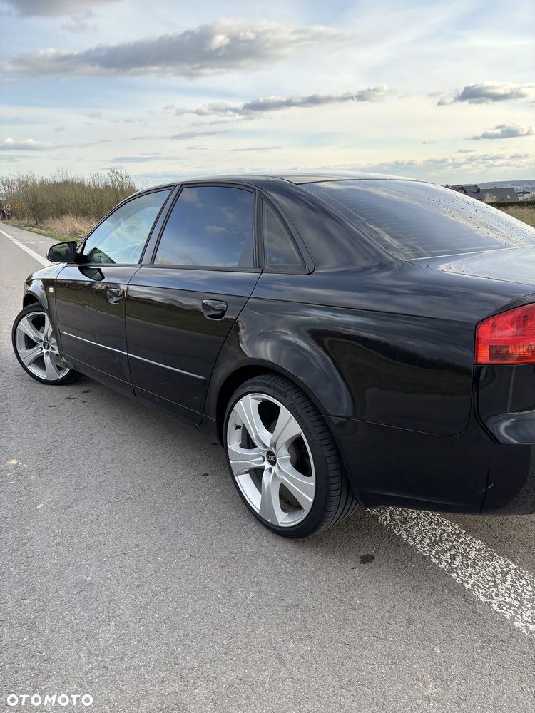 Audi A4 Limousine - 4