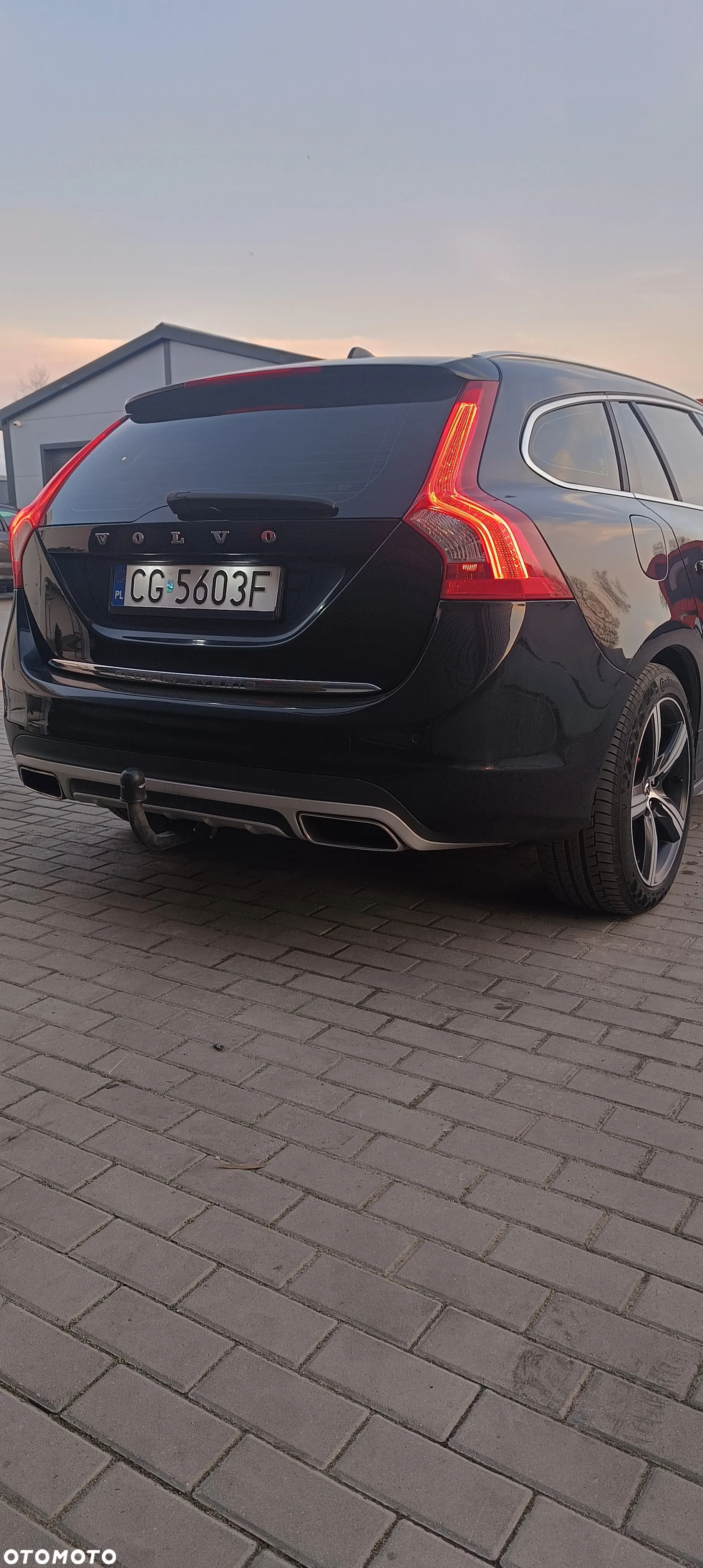 Volvo V60 D6 AWD Plug-in Hybrid Summum - 36