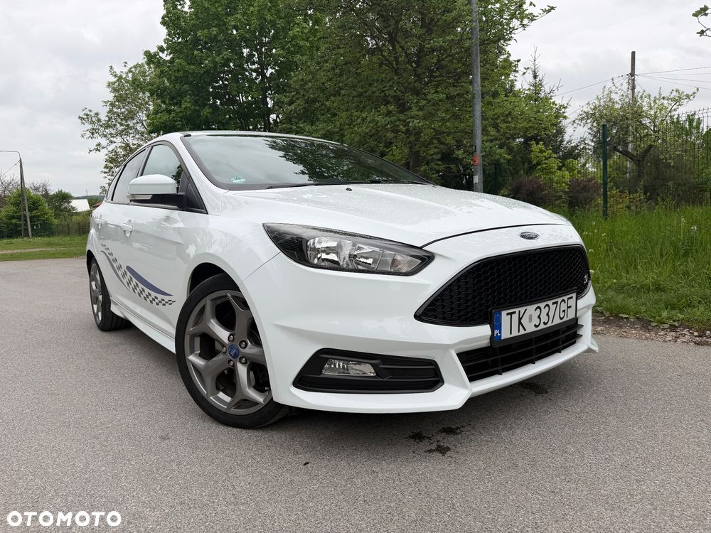 Ford Focus 2.0 EcoBoost ST mit Leder-Sport-Paket - 2