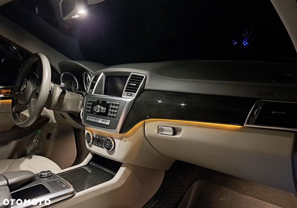 Mercedes-Benz GL - 12