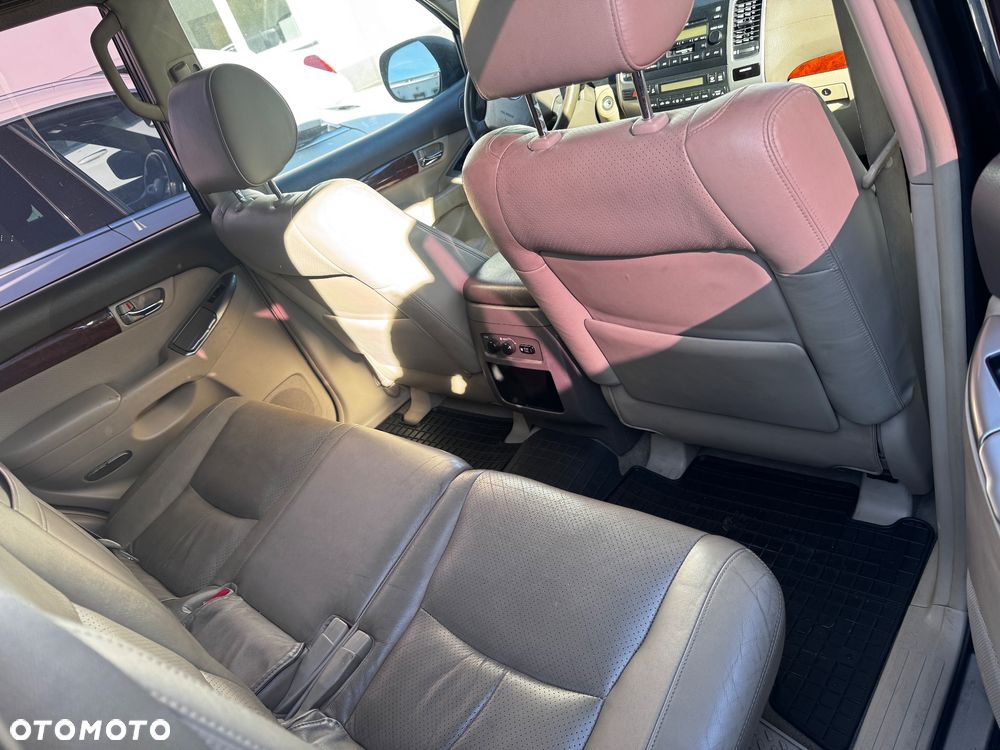 Toyota Land Cruiser - 7