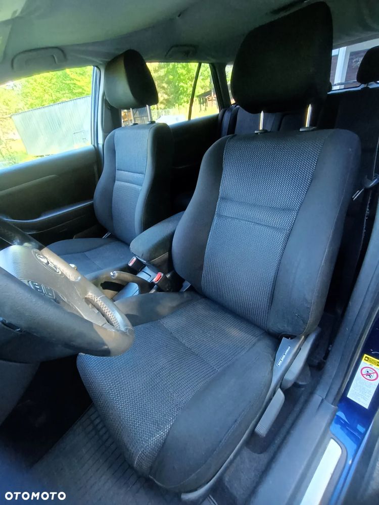 Toyota Avensis - 21