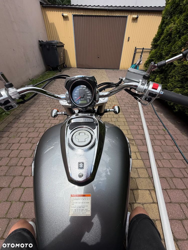 Suzuki Intruder - 10