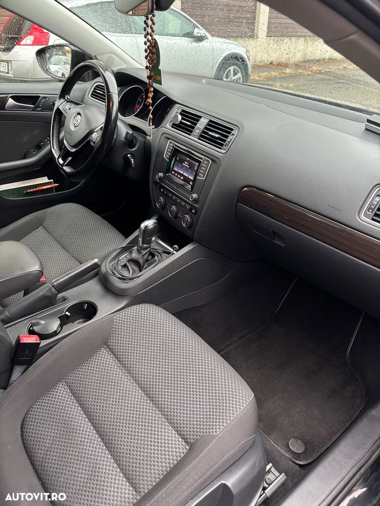 Volkswagen Jetta - 10