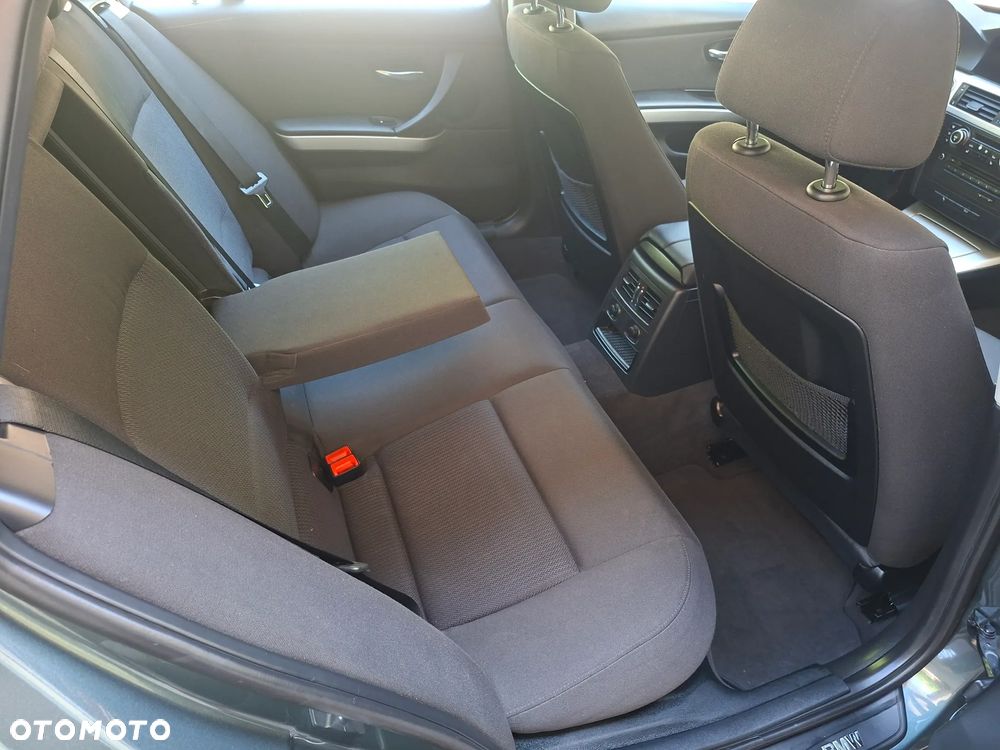 BMW Seria 3 320d DPF - 8